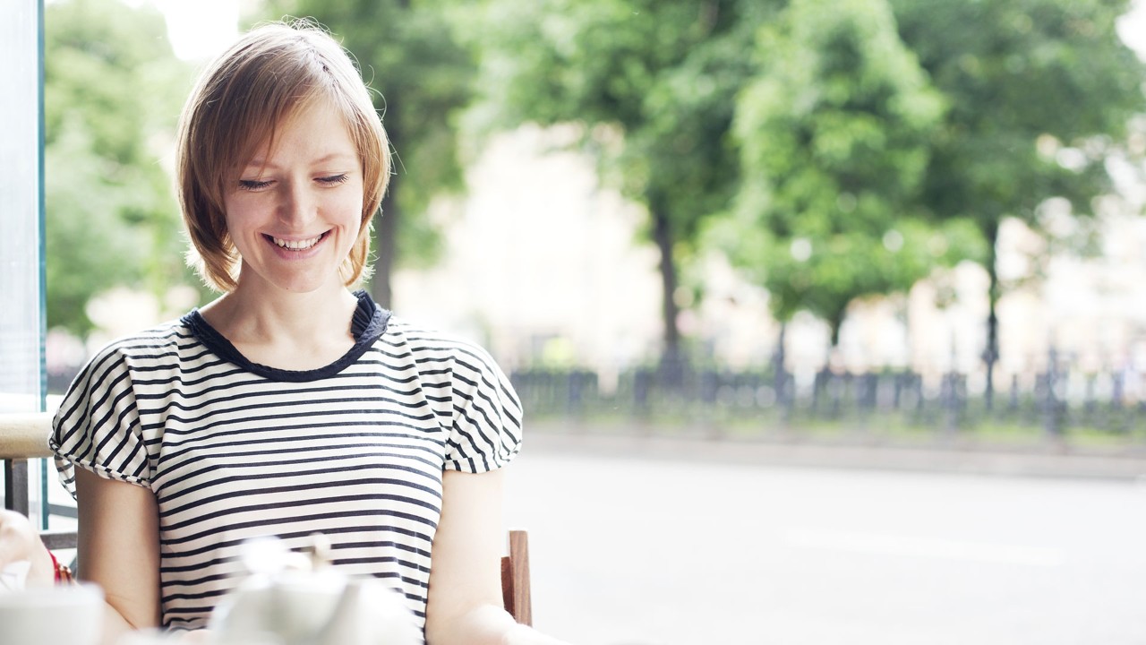 woman eating at a restaurant outside